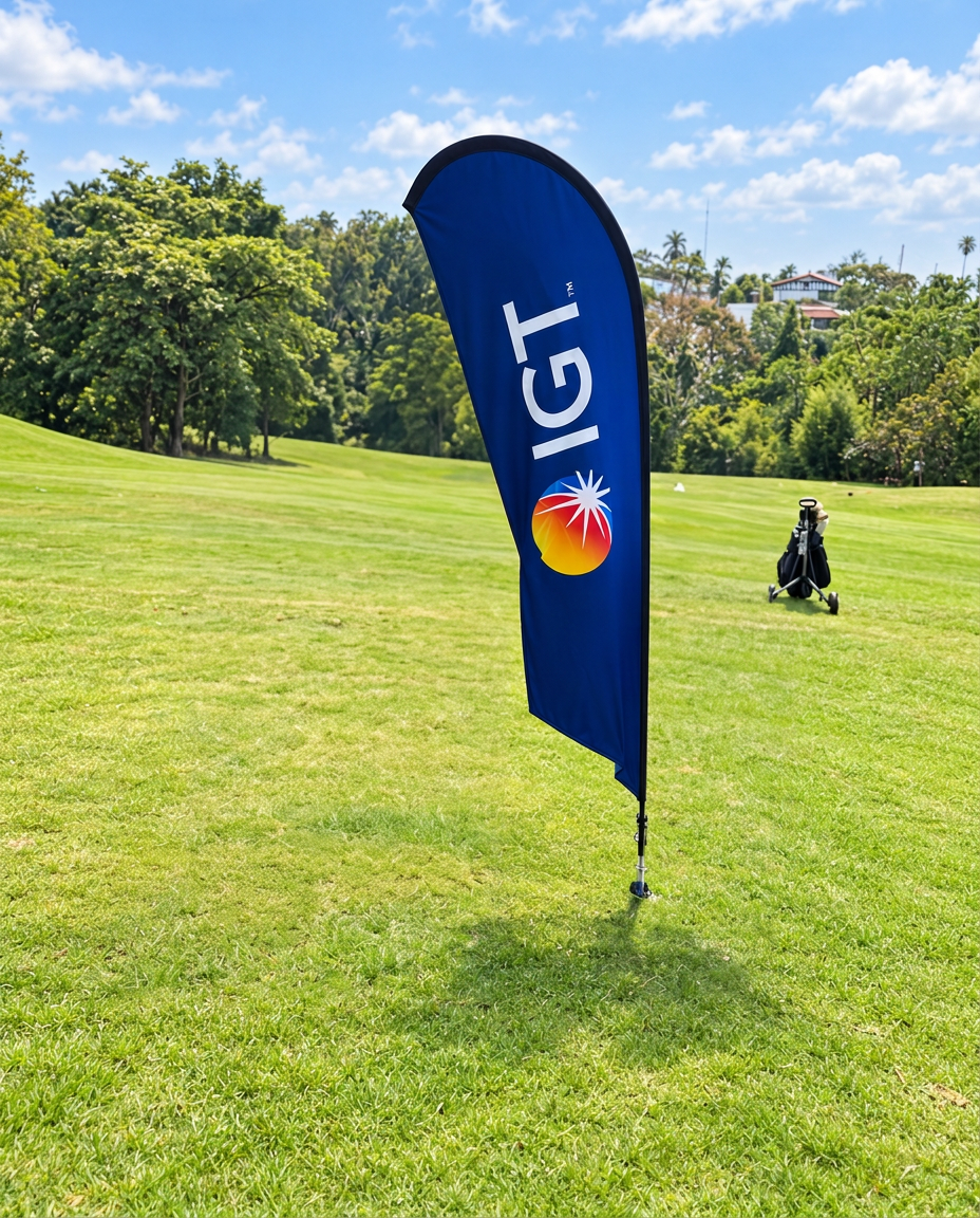 Bandera publicitaria de IGT instalada en un torneo de golf